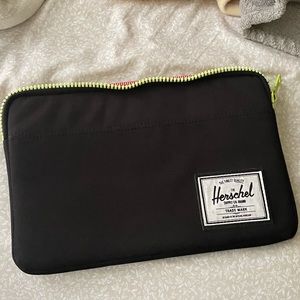 Herschel Anchor Sleeve